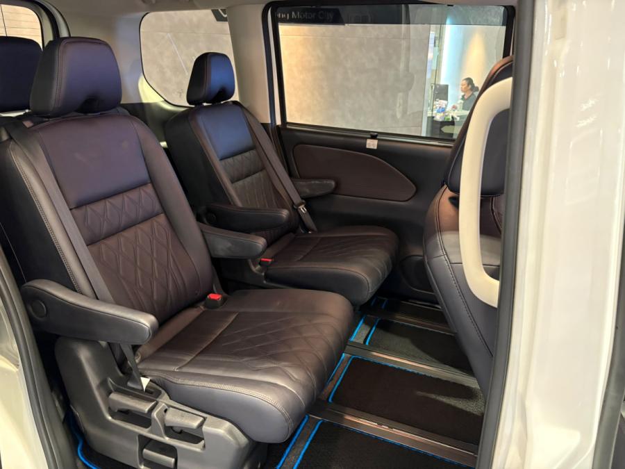 Serena E-Power Highway Star VIP - Image 4